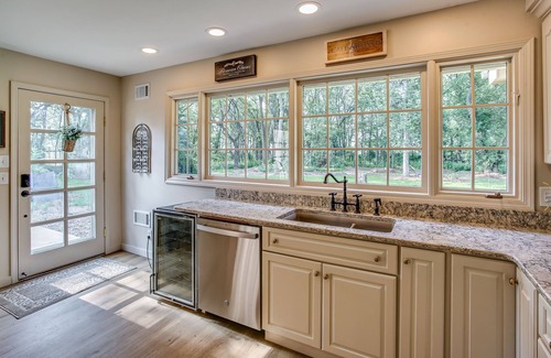 Omaha House | Rainwood Cottage in the woods, on a working farm near Lake Cunningham I680 close