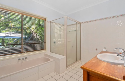 Raleigh House | Raleigh Retreat - Enjoy rustic charm with modern comforts