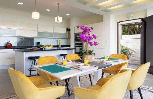 San Antonio House | Ram & Thaila Shangri-La Luxury 8 pax 4-br residence w/indoor pool, Jacuzzi & gym