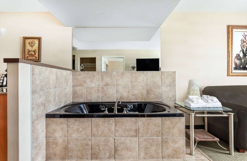 Clairmont Hotel | Ramada by Wyndham Clairmont/Grande Prairie