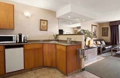 Clairmont Hotel | Ramada by Wyndham Clairmont/Grande Prairie