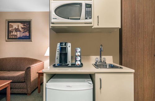 Clairmont Hotel | Ramada by Wyndham Clairmont/Grande Prairie