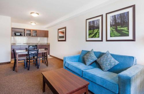 Creston Hotel | Ramada by Wyndham Creston