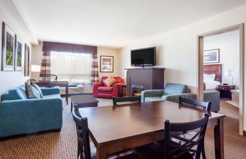 Creston Hotel | Ramada by Wyndham Creston