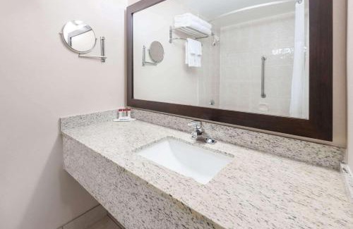 Southside Hotel | Ramada by Wyndham Edmonton South