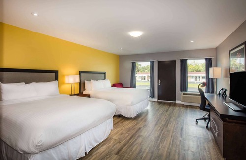 Georgina Hotel | Ramada by Wyndham Jacksons Point