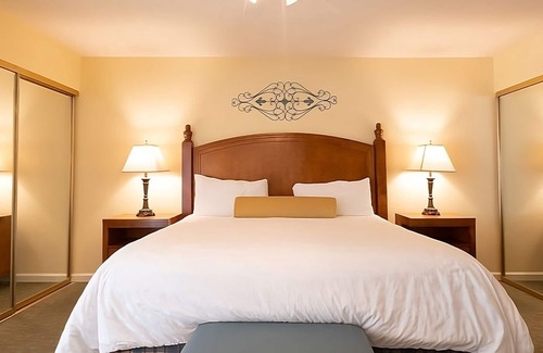 San Diego Country Estates Hotel | Ramona Country Living! 4 Relaxing Units w/Pool Access & Full Kitchen!