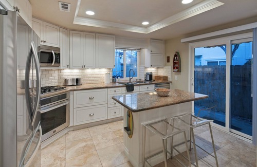 Encinitas House | Ranch + Coast Encinitas Townhome, Serene Getaway, 3min to shops 10min to Beach