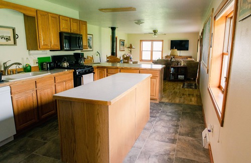 Meeteetse House | Ranch home with wide open views of the wild west.