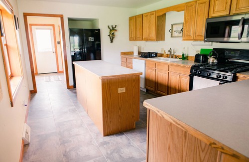 Meeteetse House | Ranch home with wide open views of the wild west.