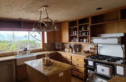 Coalinga House | Ranch House with Mountain View