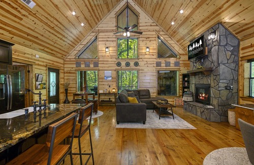 Broken Bow Cabin | Rated Top 10 One Bedroom + No Cabins Behind Property + Private Oversized Deck
