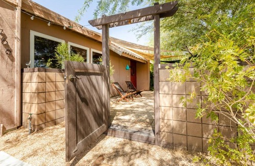 Desert Park Estates House | Re-Connect With Nature at The Boho-Bungalow in Palm Springs