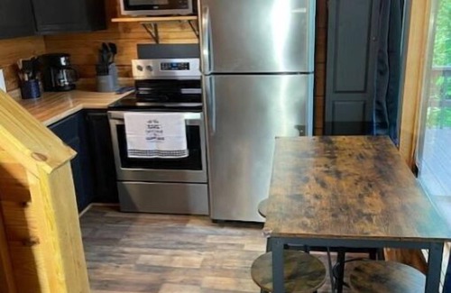 Bronston Cabin | Real Log Cabin with lake view and minutes from 3 plus boat ramps!