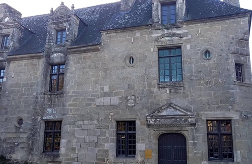 Pont-Scorff House | Recent house. Bungalow. Sleeps 4. 2 bedrooms. 20 minutes from the beaches.