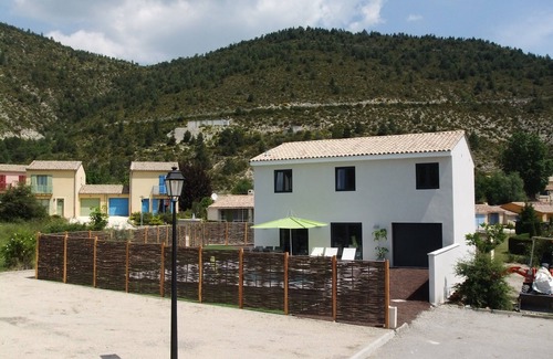 Castellane Villa | Recent new build villa with private heated swimming pool