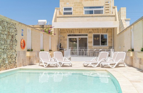 Munxar Villa | Recently built in vernacular style, Ta’ Spiru is spread over three floors