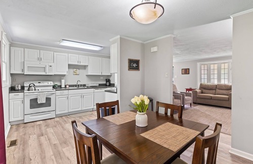 Bermuda House | Recline at Timberline! Family friendly!