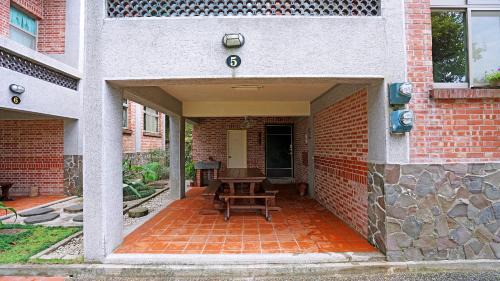 Nanzhuang Bed & Breakfast | Red Brick Villas