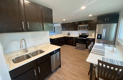 Madison House | Red comfy cottage