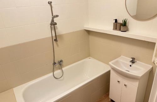 Srodmiescie Apartment | Red Cross Road Apartment