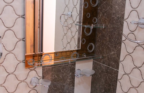 Kentron Hotel | Red Hotel Yerevan