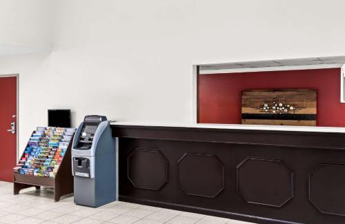 Mitchell Hotel | Red Lion Inn & Suites Saint Louis