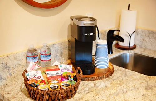 Three Rivers House | Red Mountain Suite 1 mile to Sequoia Natl Park!