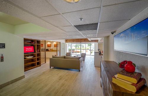 Addicks Hotel | Red Roof Inn PLUS+ Houston - Energy Corridor