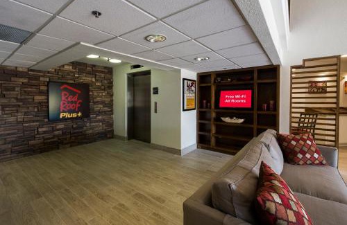 Addicks Hotel | Red Roof Inn PLUS+ Houston - Energy Corridor