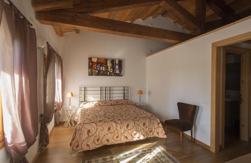 Spresiano Bed & Breakfast | Red Room.