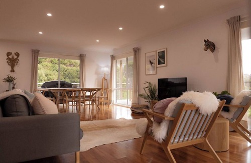 Bicheno Apartment | Redbill Surf Shack - SO Close to Redbill Beach!