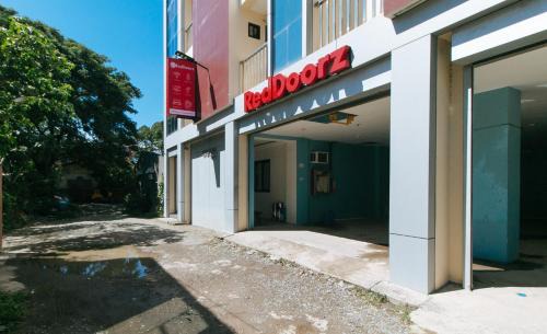 Tuguegarao Hotel | RedDoorz at Isabelita Hotel Tuguegarao City