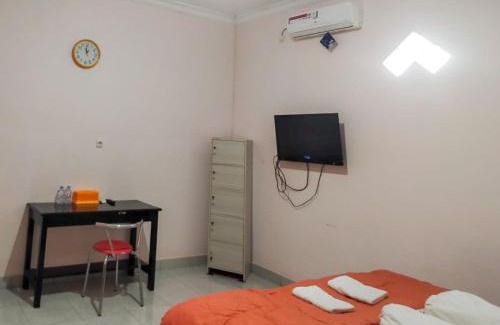 Poso Hotel | RedDoorz @ Makarios Hotel Poso