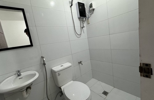 Legazpi Hotel | RedDoorz near Mariners Legazpi