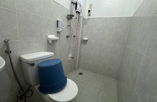 Legazpi Hotel | RedDoorz near Mariners Legazpi