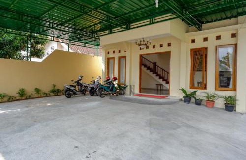 Karanganyar House | RedDoorz near Stadion 45 Karanganyar