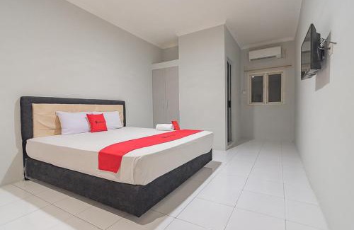 Balikpapan House | RedDoorz Plus at Bukit Cinta Street Balikpapan