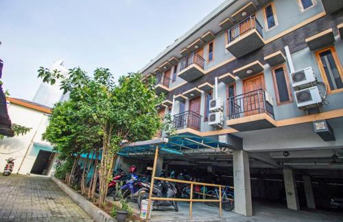 Semanggi House | RedDoorz Plus near Ciputra World Kuningan 2