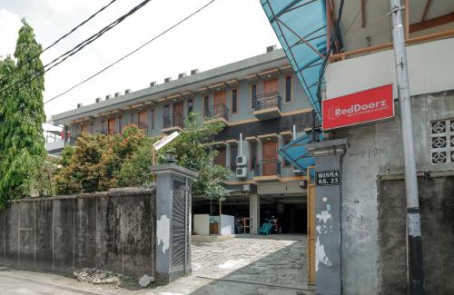 Semanggi House | RedDoorz Plus near Ciputra World Kuningan 2