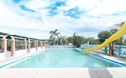 Lemery Hotel | Reddoorz @ Royal Grande Beach Resort Batangas