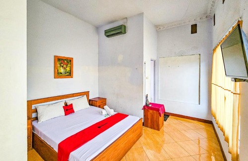 Jombang Hotel | RedDoorz Syariah near Stadion Merdeka Jombang