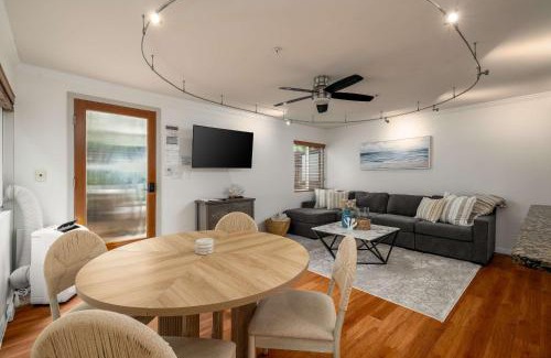 Village of La Jolla Apartment | REDECORATED - Seaside Dream - Jacuzzi - Patio