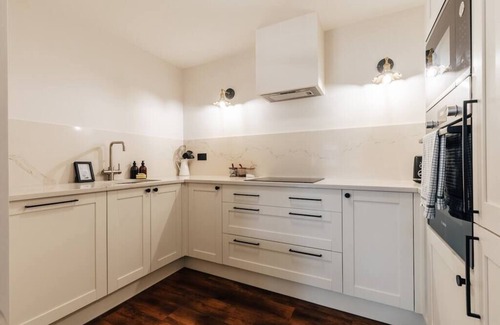 Bristol Apartment | Redland Apartments - Sleeps 12