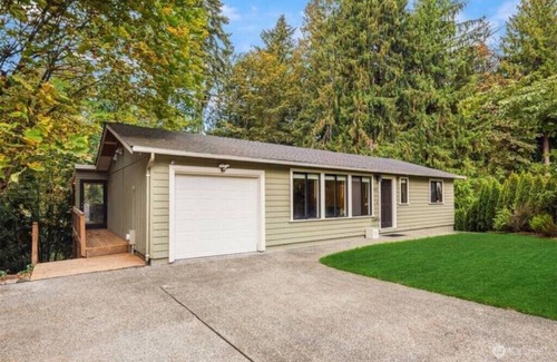 Union Hill-Novelty Hill House | Redmond, 2 Bedroom with Trickling Sound of Creek!n