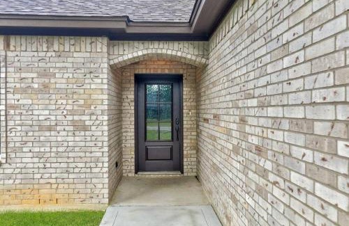 Beaumont House | Reduced! Newly Renovated Luxe West Beaumont w Priv