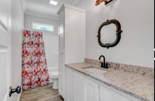 Beaumont House | Reduced! Newly Renovated Luxe West Beaumont w Priv