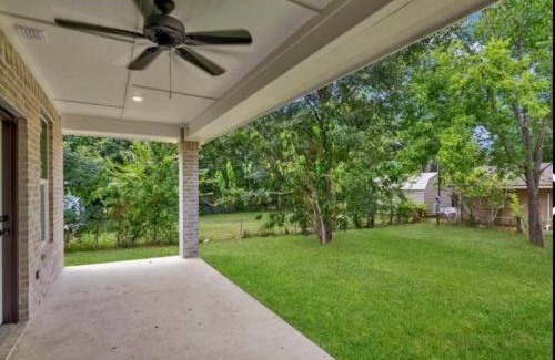 Beaumont House | Reduced! Newly Renovated Luxe West Beaumont w Priv