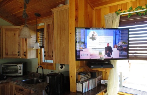 Waynesville Cabin | REDUCED! SPECIAL NIGHTLY RATE! PRIVATE IN THE COUNTRY! CENTRAL LOCATION!