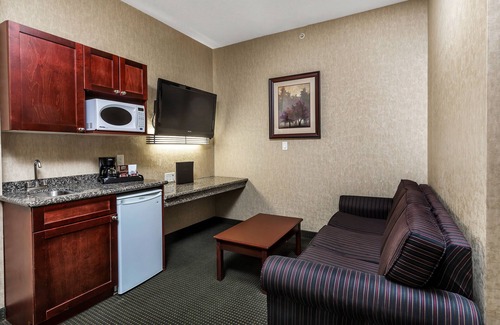 Clairmont Hotel | Redwood Inn & Suites - Grande Prairie